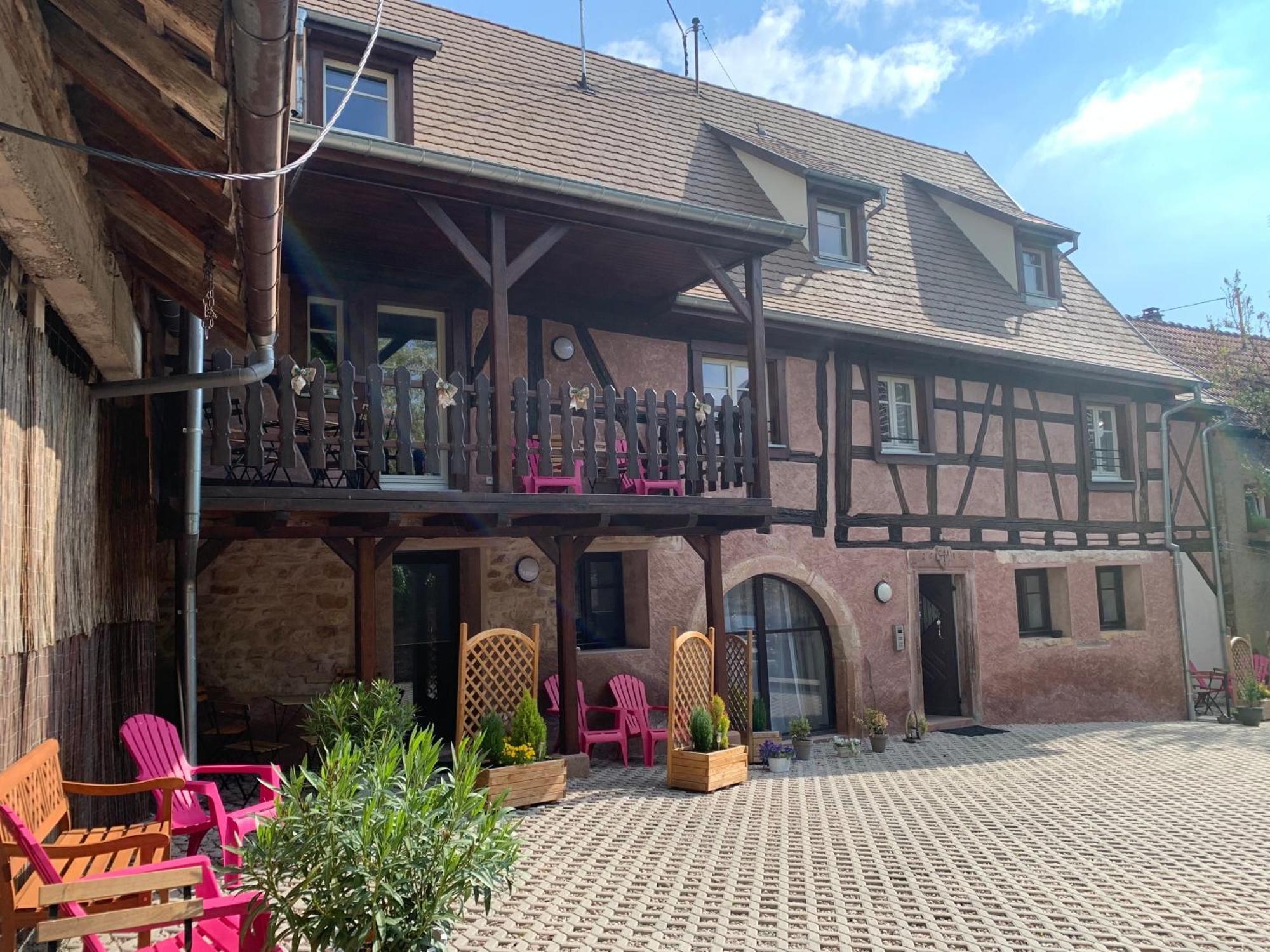 Le Clocher " Sous Les Combles" Parking Gratuit Beblenheim Exterior photo